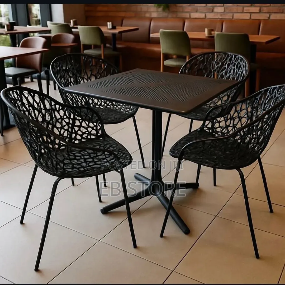 Luxury Outdoor Patio Furniture Set (Table Chairs)