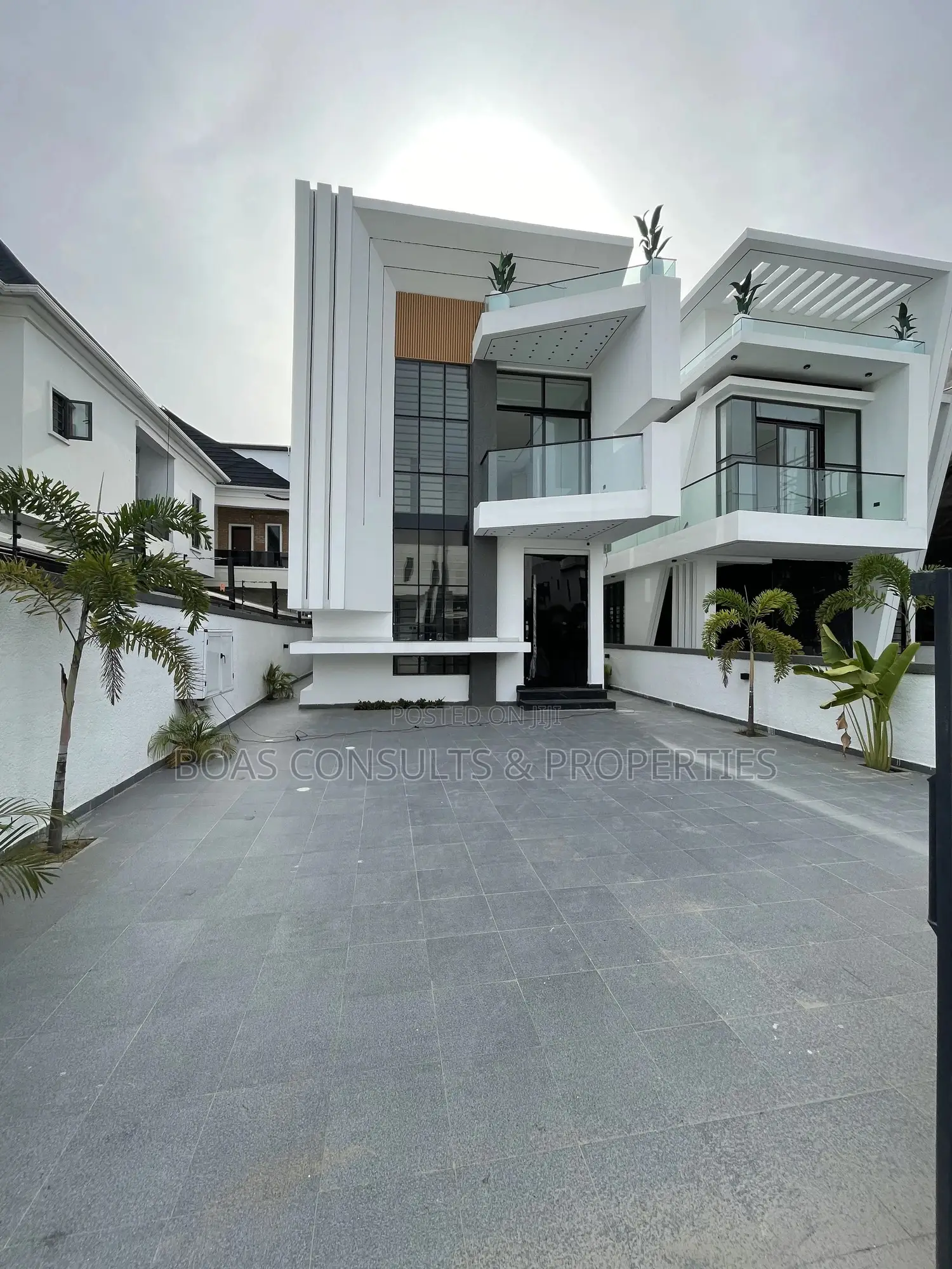 5bdrm Duplex in Lekki Phase 2 for sale