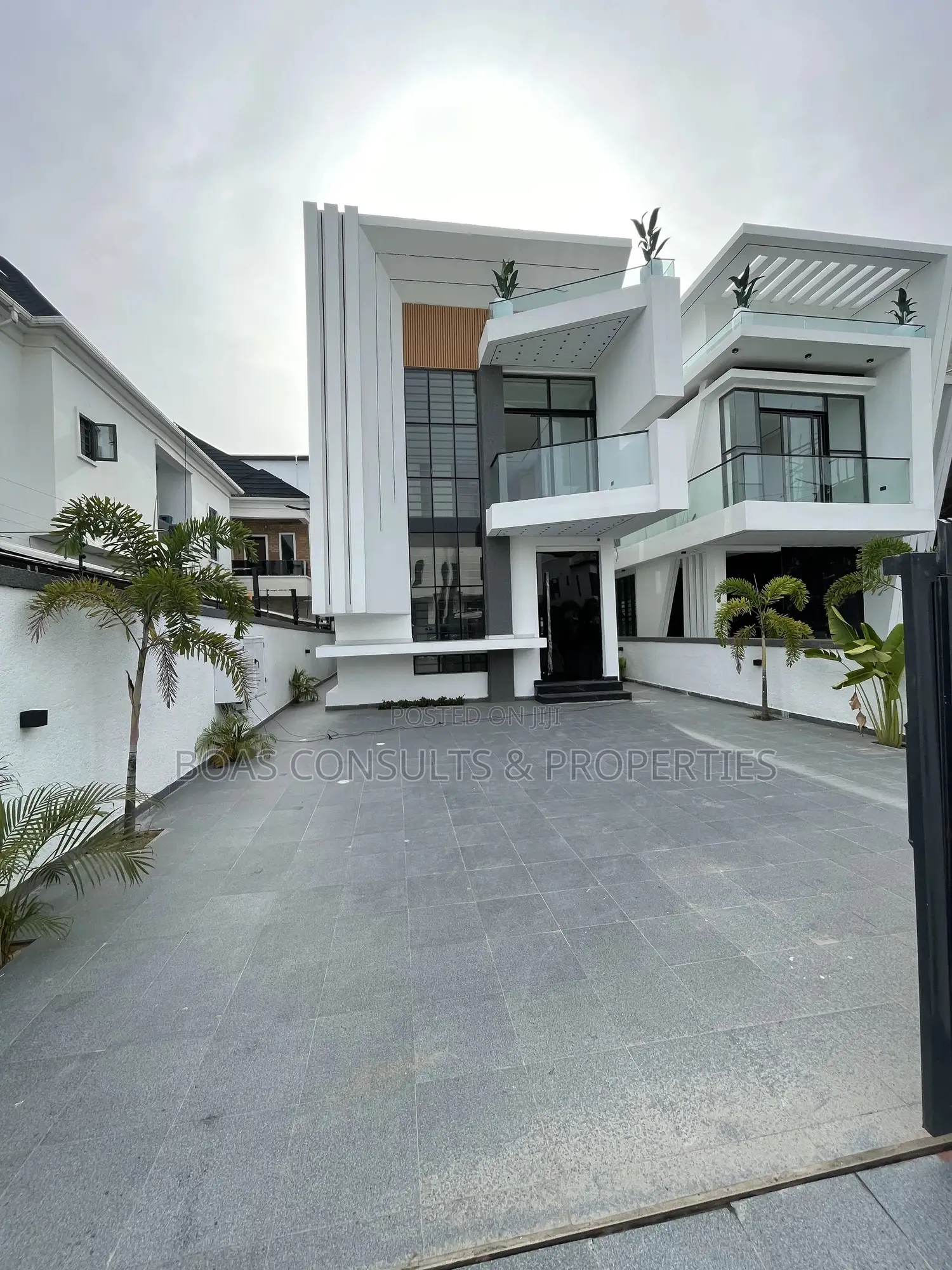 5bdrm Duplex in Lekki Phase 2 for sale