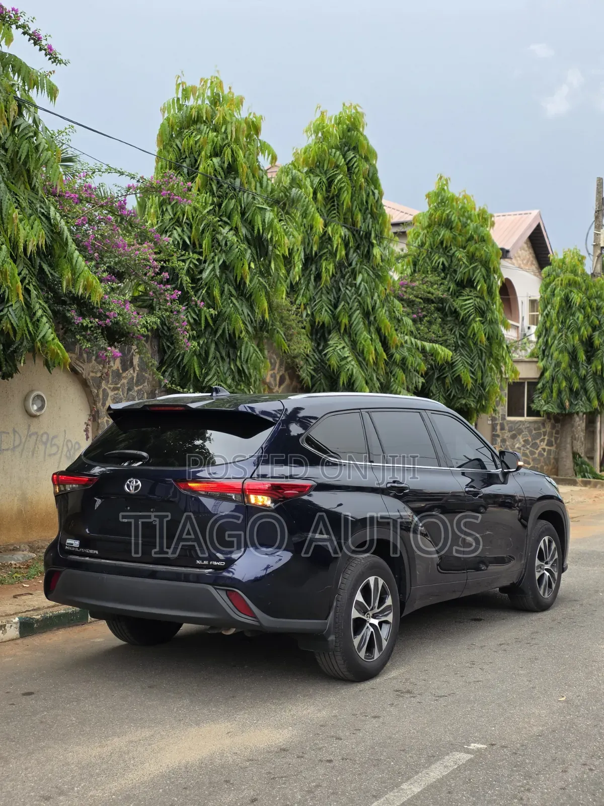 Toyota Highlander XLE AWD 2020 Blue