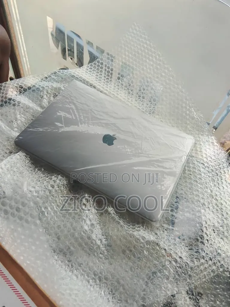 Laptop Apple MacBook 2018 16GB Intel Core i7 SSD 500GB