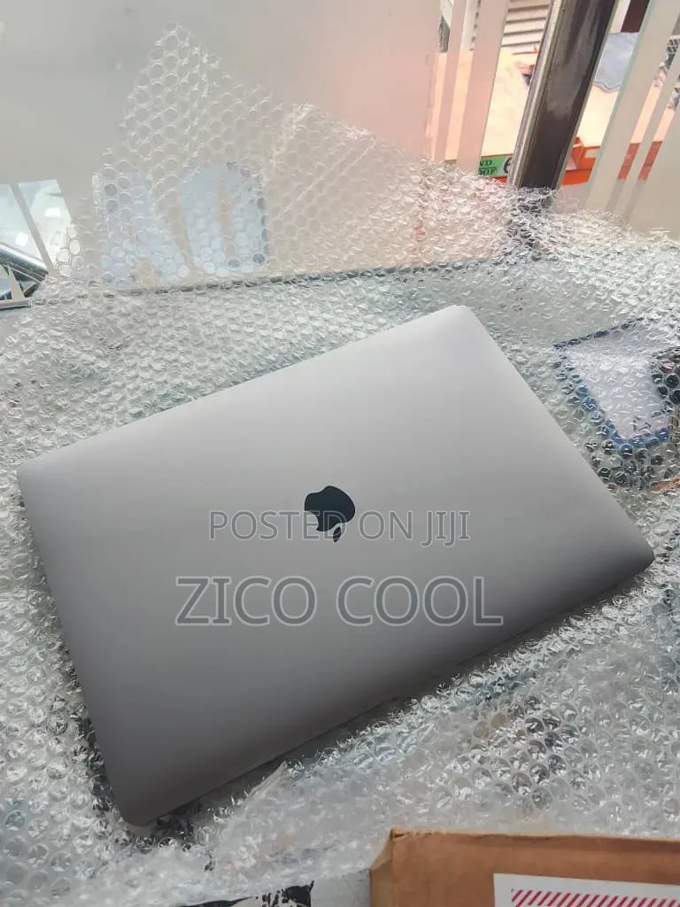 Laptop Apple MacBook 2018 16GB Intel Core i7 SSD 500GB
