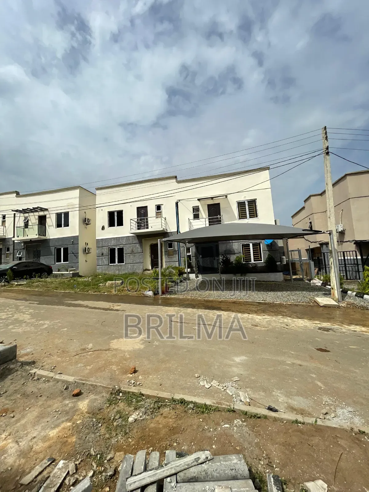4bdrm Duplex in Life Camp for sale