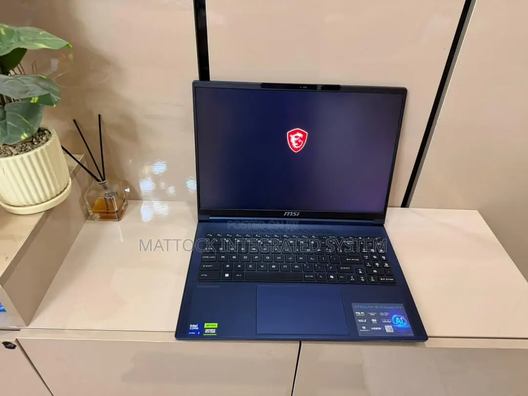 Laptop MSI Stealth 16 AI Studio 16GB Intel Core Ultra 9 SSD 1T