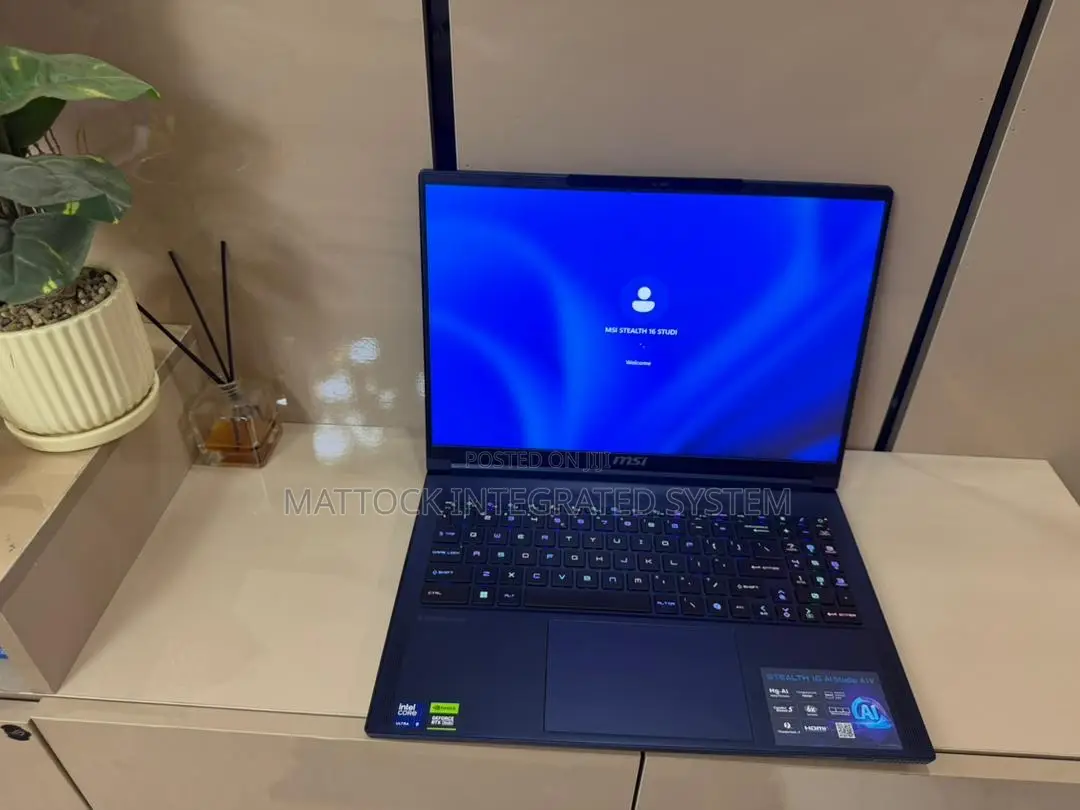 Laptop MSI Stealth 16 AI Studio 16GB Intel Core Ultra 9 SSD 1T