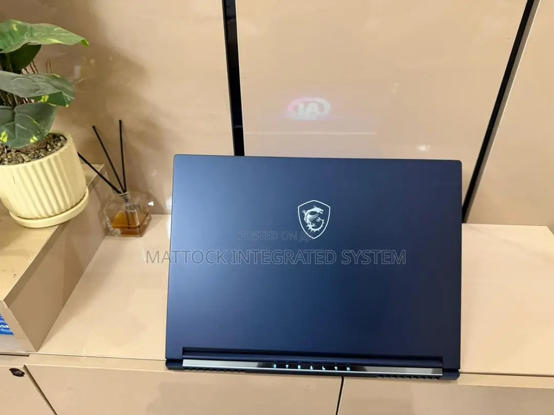 Laptop MSI Stealth 16 AI Studio 16GB Intel Core Ultra 9 SSD 1T