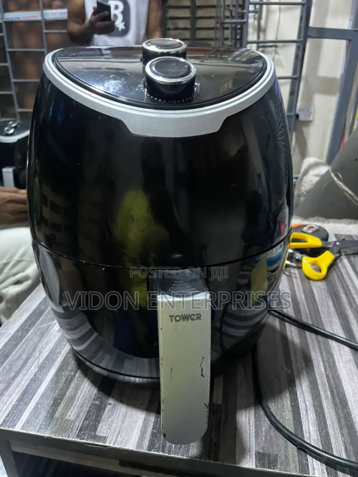 4liters of Tower Air Fryer