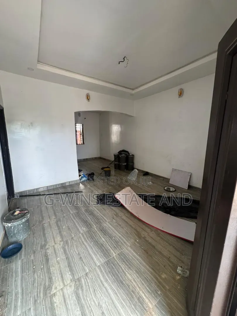 3bdrm Block of Flats in Aruogba Off Airport, Benin City for rent