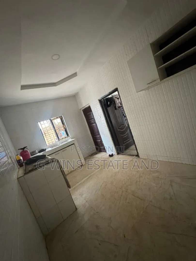 3bdrm Block of Flats in Aruogba Off Airport, Benin City for rent