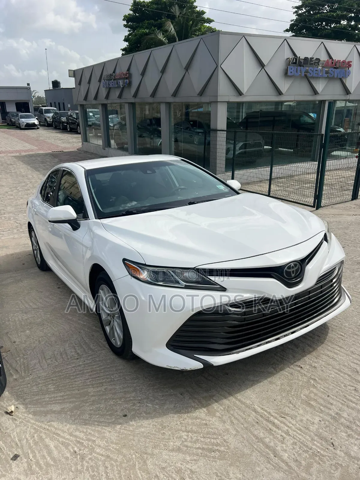 Toyota Camry LE FWD 2020 White