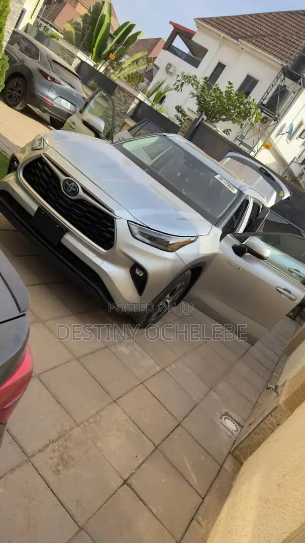 Toyota Highlander 2021 Silver