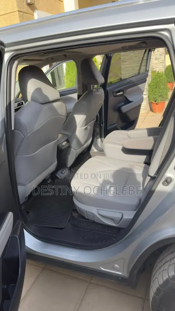 Toyota Highlander 2021 Silver