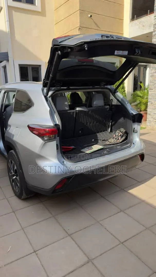 Toyota Highlander 2021 Silver