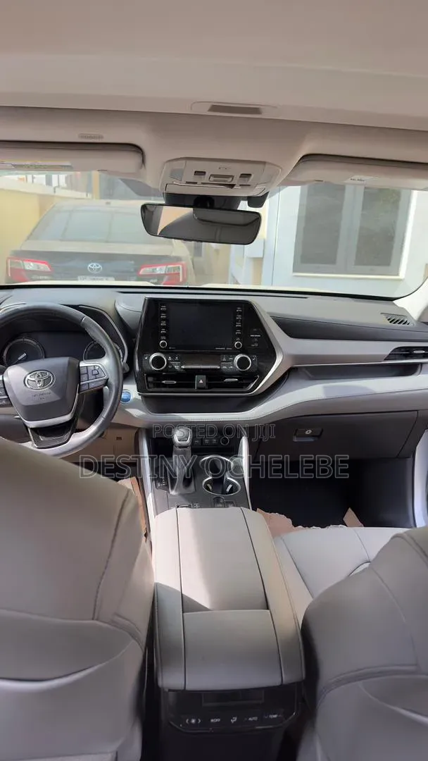 Toyota Highlander 2021 Silver