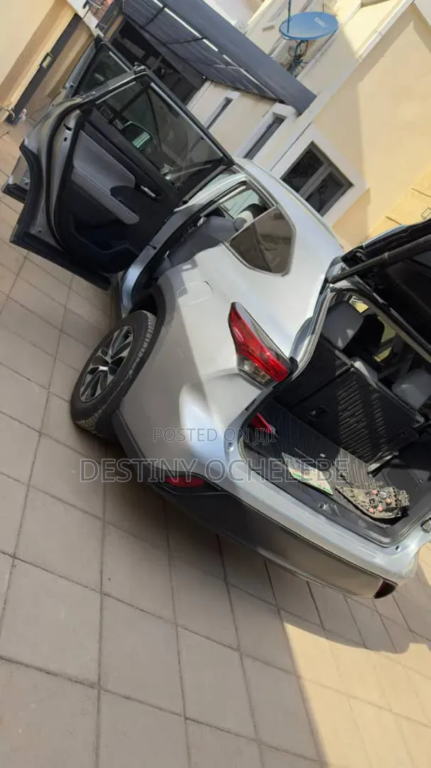 Toyota Highlander 2021 Silver