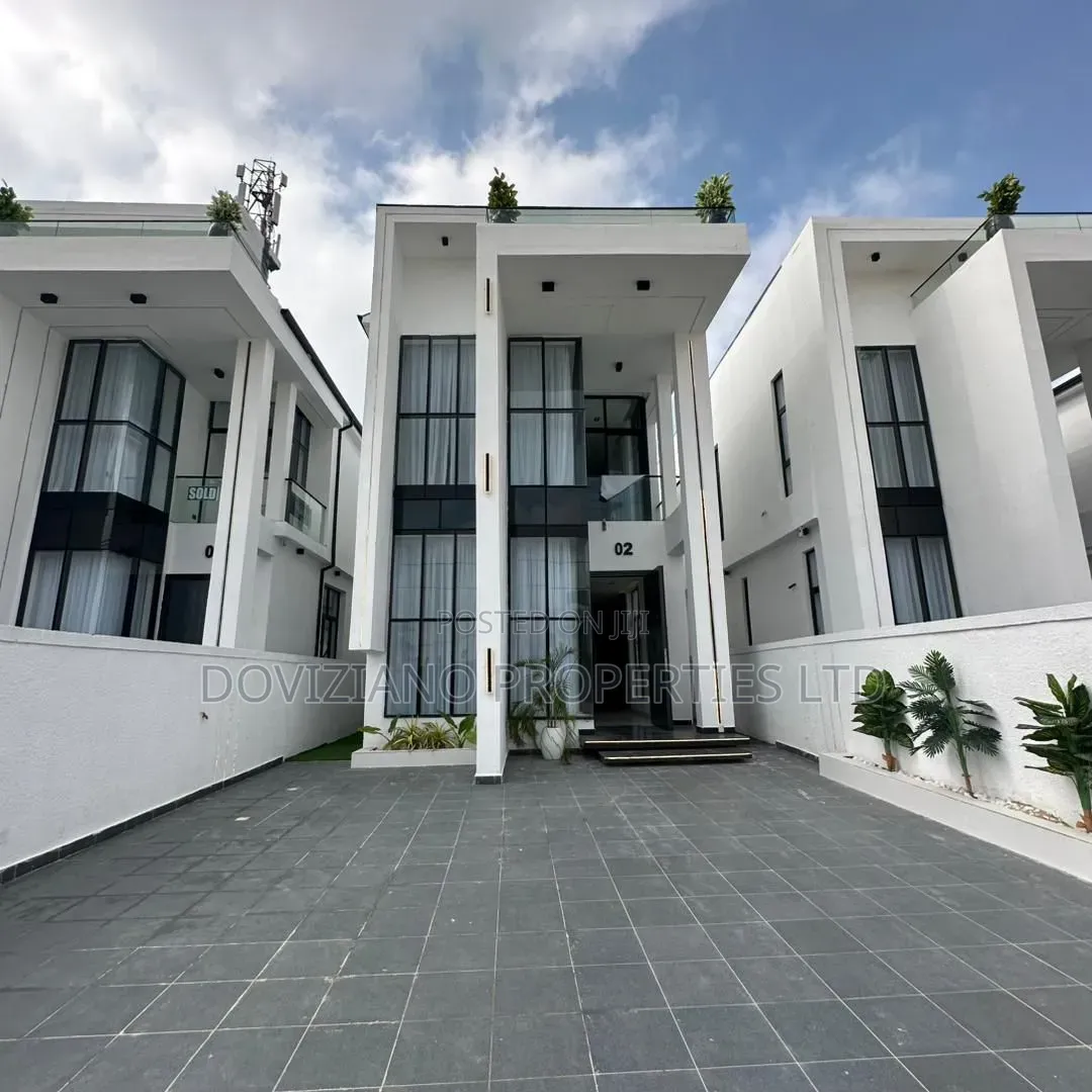 5bdrm Duplex in Ikota for sale