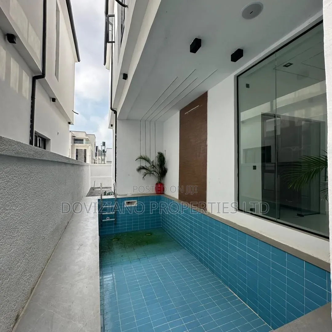 5bdrm Duplex in Ikota for sale