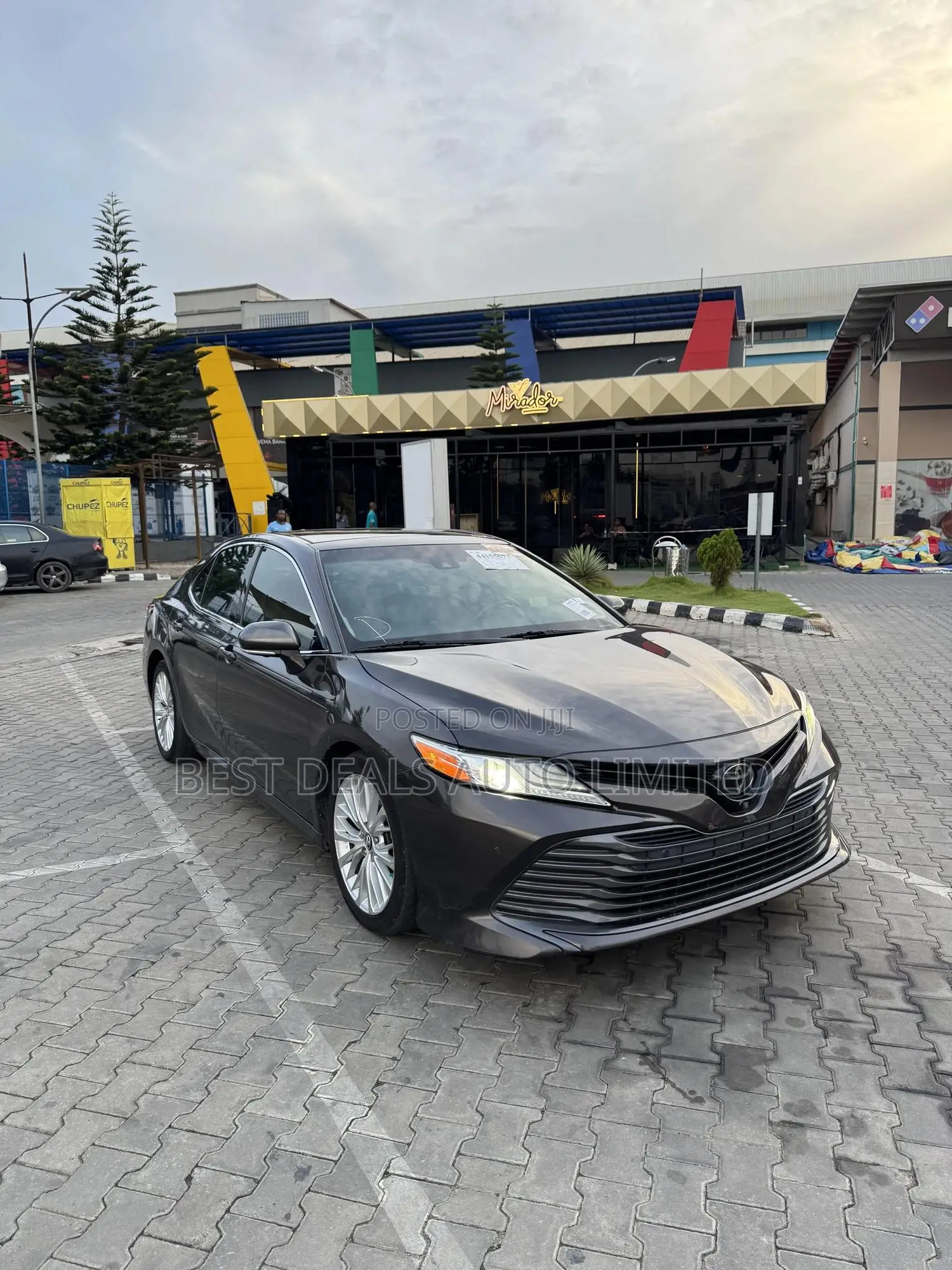 Toyota Camry XLE FWD (2.5L 4cyl 8AM) 2018 Gray