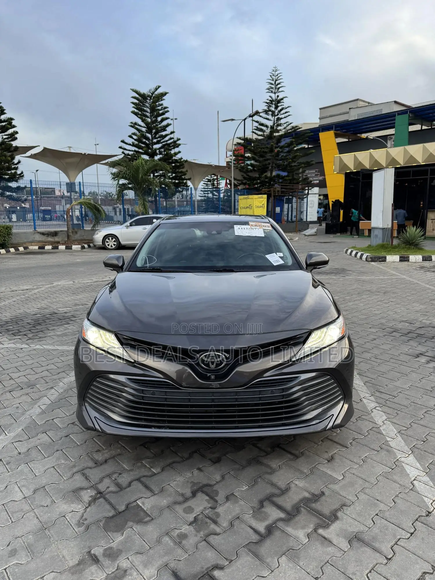 Toyota Camry XLE FWD (2.5L 4cyl 8AM) 2018 Gray