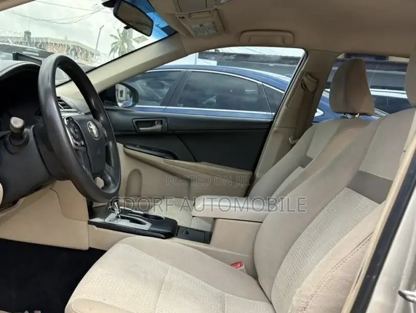 Toyota Camry LE 4dr Sedan (2.5L 4cyl 6A) 2013 Gold