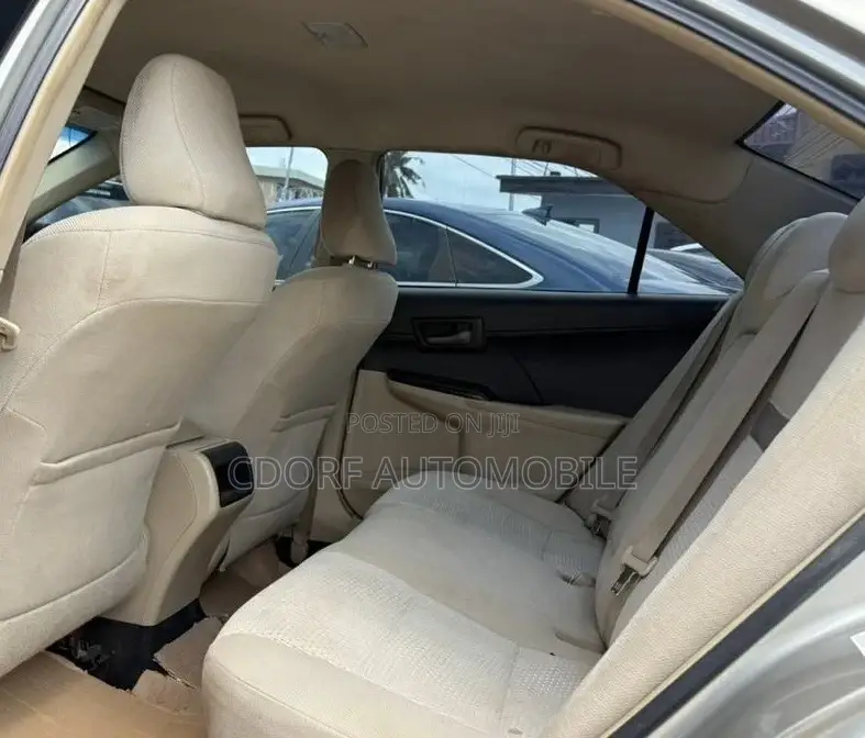 Toyota Camry LE 4dr Sedan (2.5L 4cyl 6A) 2013 Gold