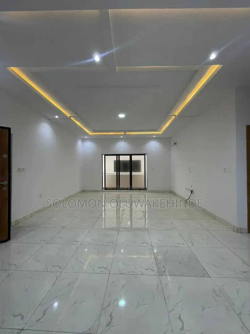 2bdrm Apartment in Lekki Phase 1 for sale