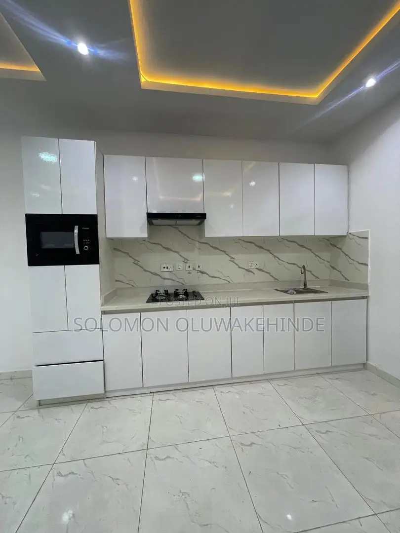 2bdrm Apartment in Lekki Phase 1 for sale