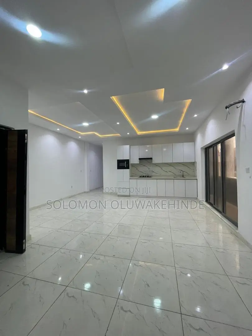 2bdrm Apartment in Lekki Phase 1 for sale