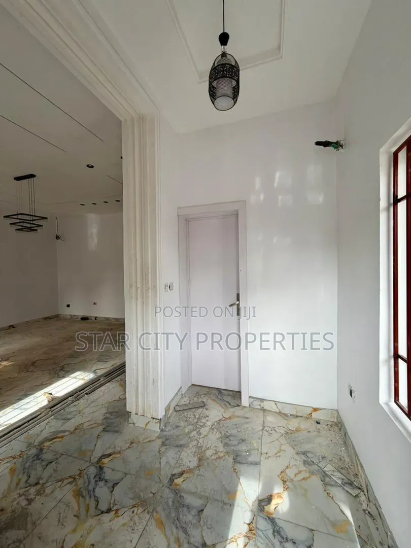 4bdrm Duplex in Magodo for sale