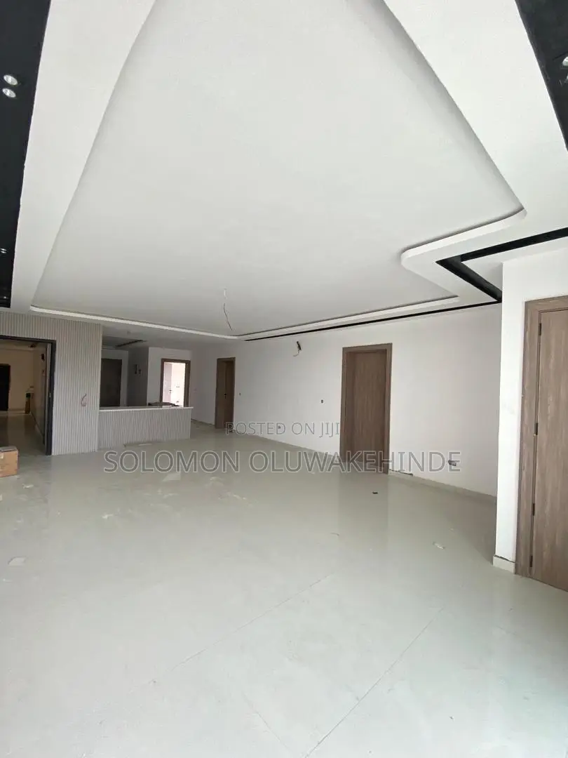 2bdrm Maisonette in Lekki Phase 1 for sale