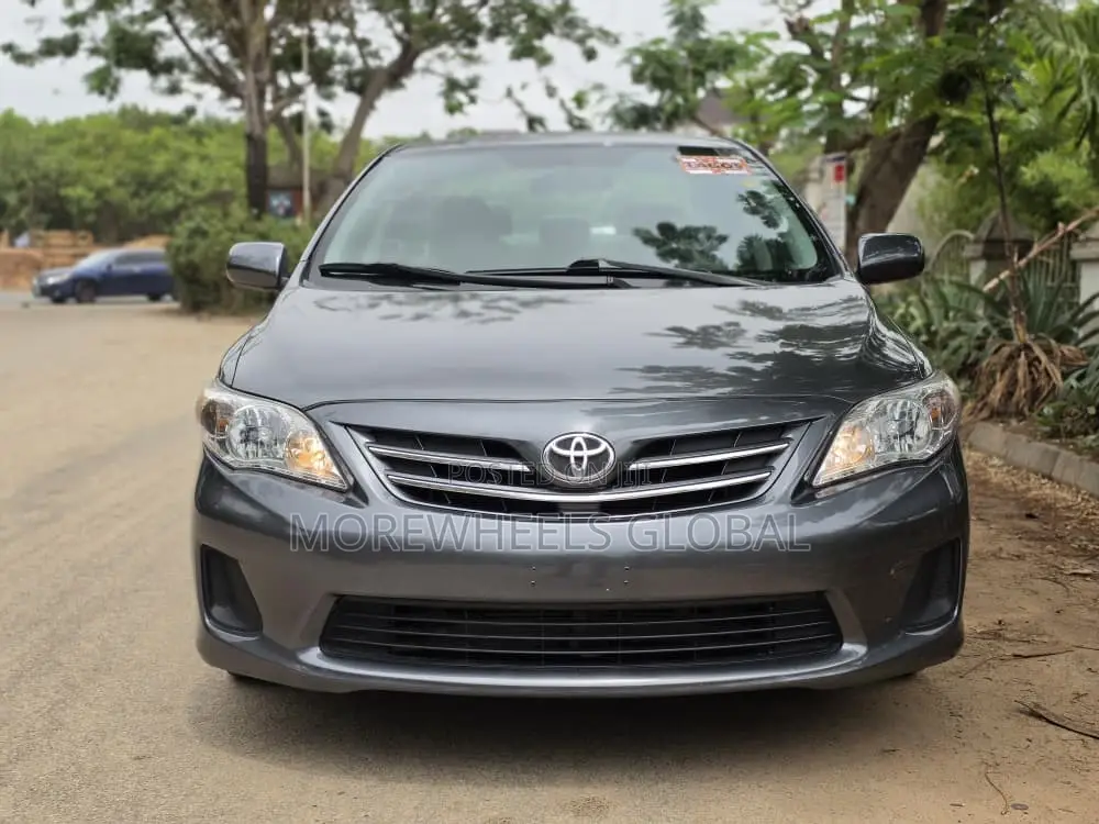 Toyota Corolla LE 4dr Sedan (1.8L 4cyl 4A) 2013 Silver
