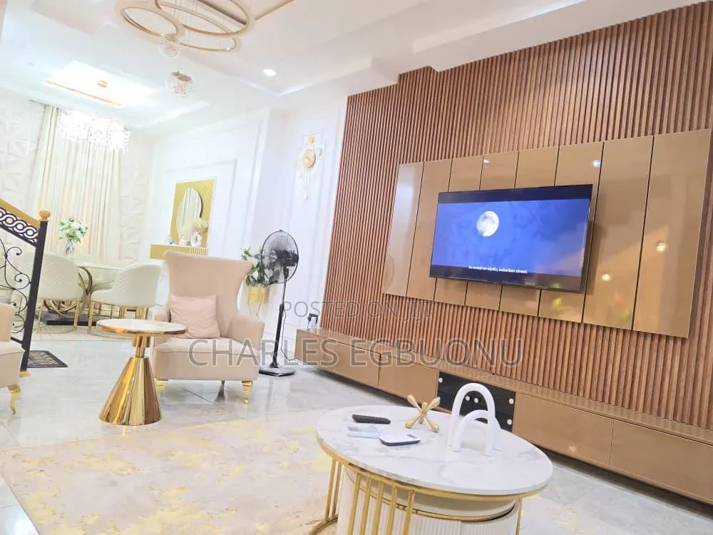 Luxury 2bedroom Duplex on the Airport Road.