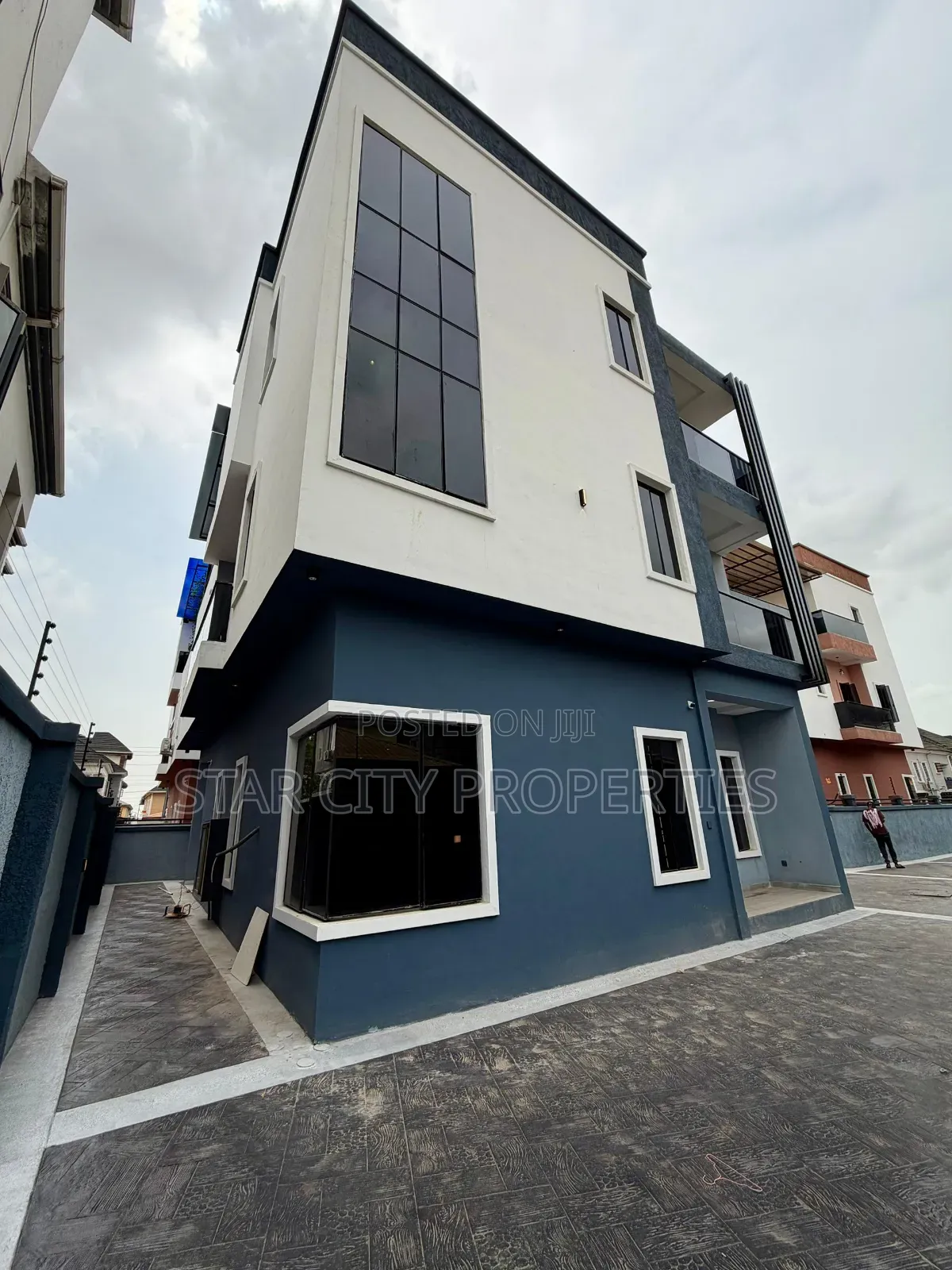 5bdrm Duplex in Magodo for sale