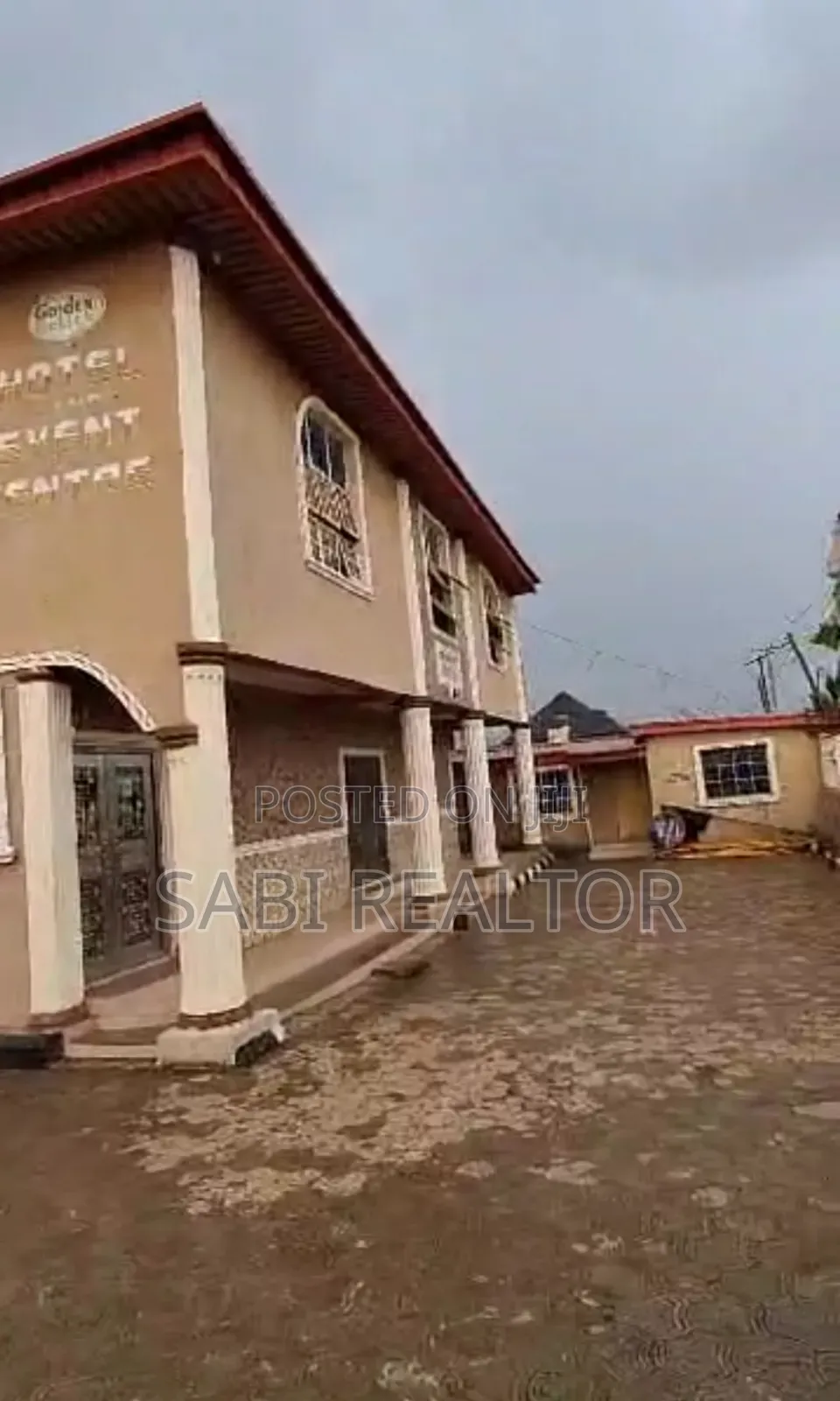 21 Rooms Hotel at Baruwa With Gym 3halls Big Mikano Generator on 3plots