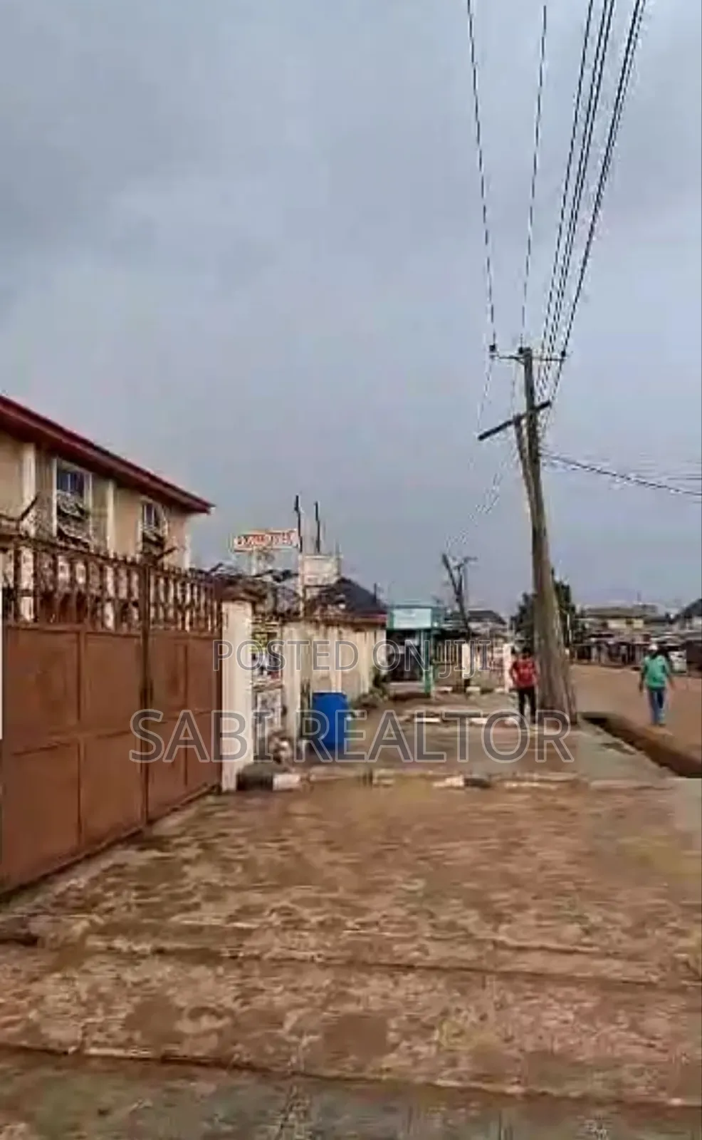 21 Rooms Hotel at Baruwa With Gym 3halls Big Mikano Generator on 3plots