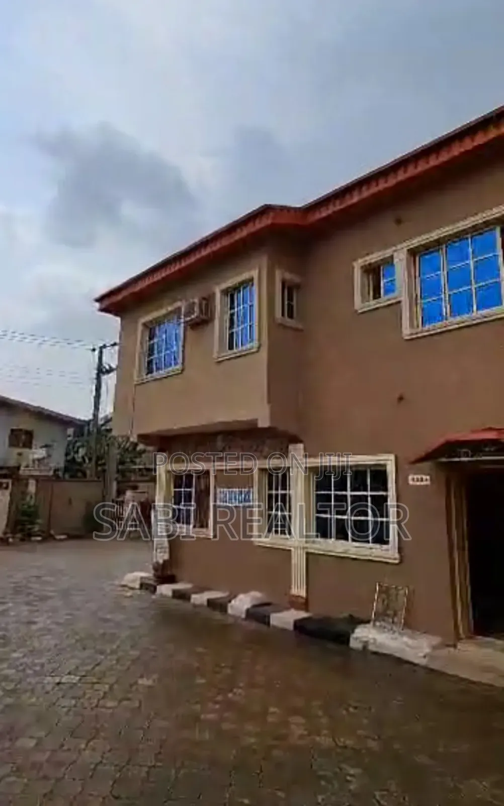21 Rooms Hotel at Baruwa With Gym 3halls Big Mikano Generator on 3plots