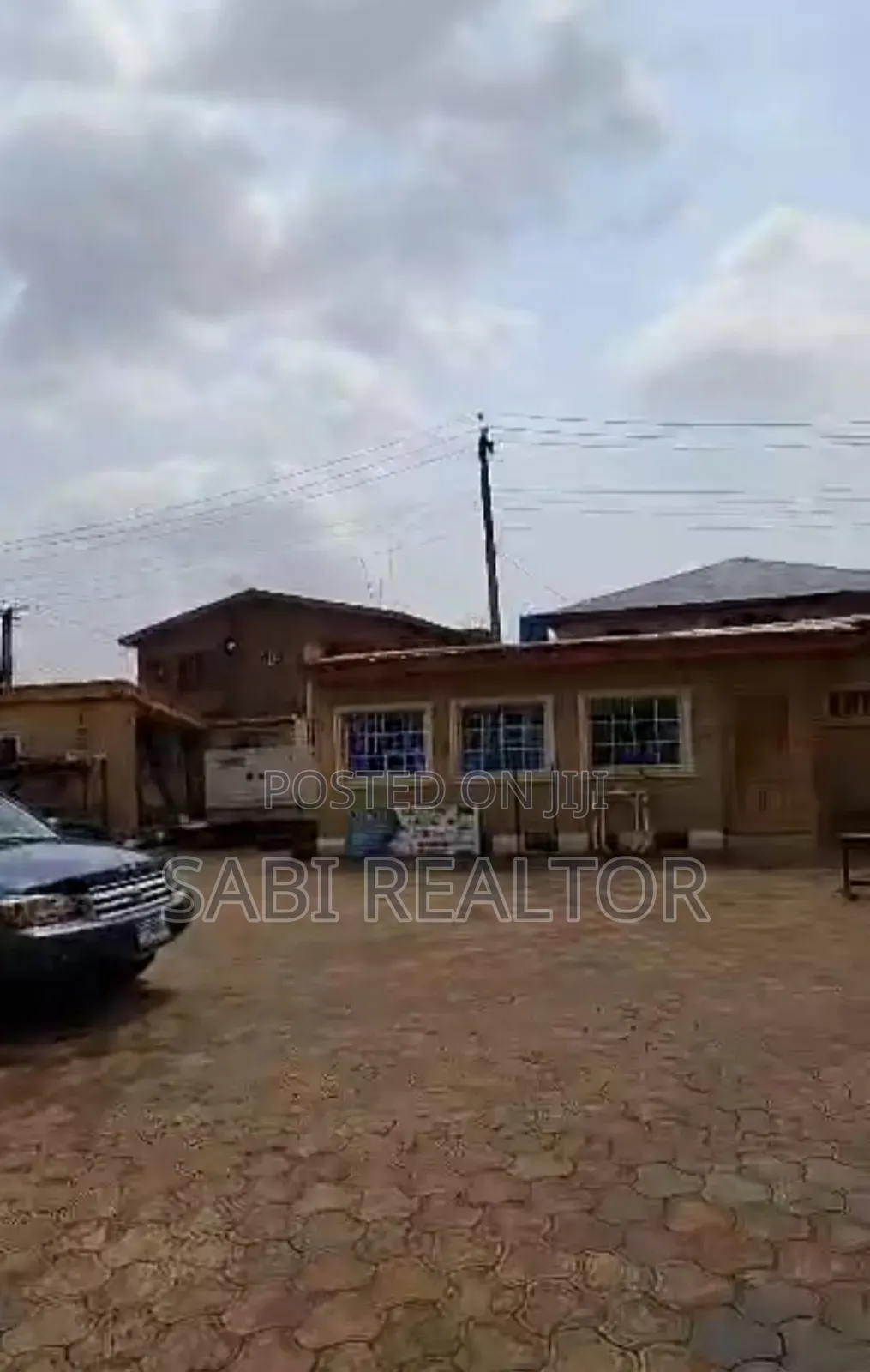 21 Rooms Hotel at Baruwa With Gym 3halls Big Mikano Generator on 3plots