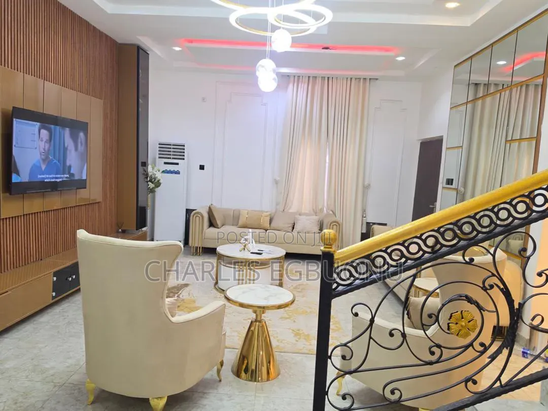 Ultra-Luxury Room in a 2bed Duplex.