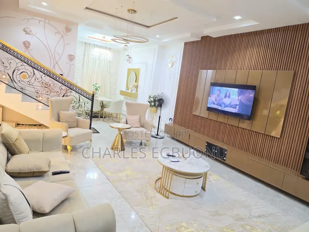 Ultra-Luxury Room in a 2bed Duplex.