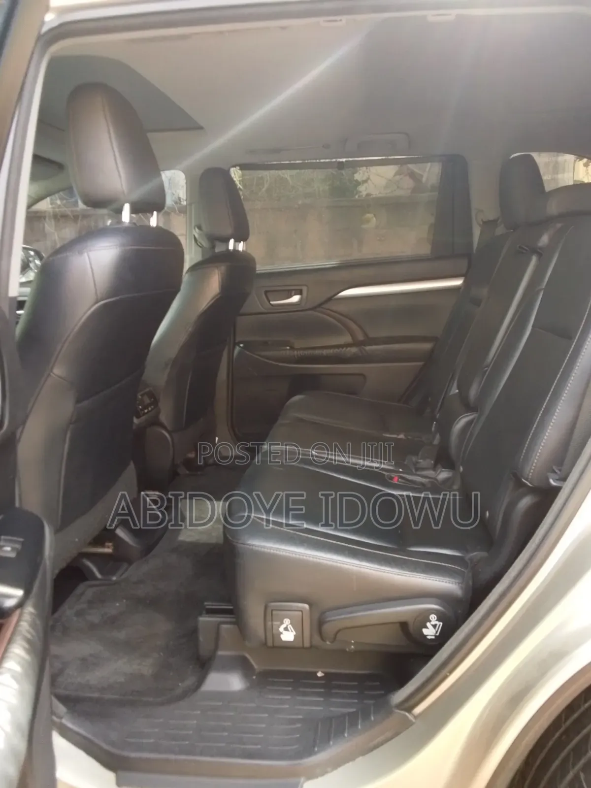Toyota Highlander XLE 4x4 V6 (3.5L 6cyl 8A) 2018 Gold