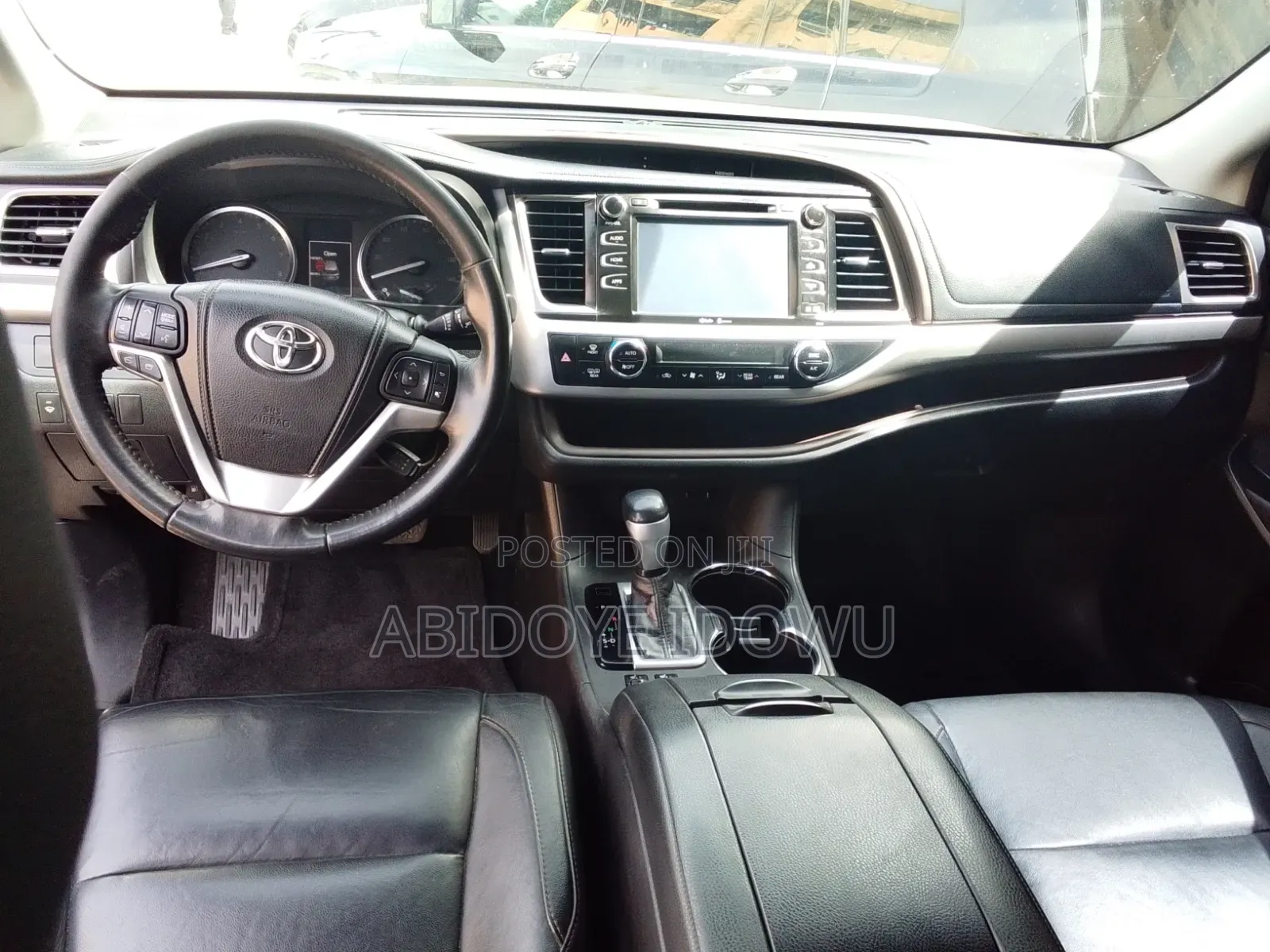 Toyota Highlander XLE 4x4 V6 (3.5L 6cyl 8A) 2018 Gold