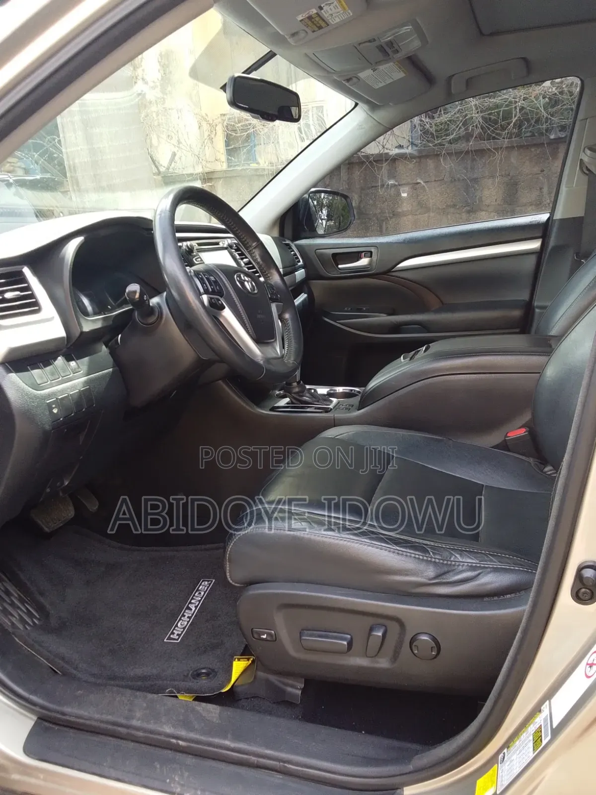 Toyota Highlander XLE 4x4 V6 (3.5L 6cyl 8A) 2018 Gold