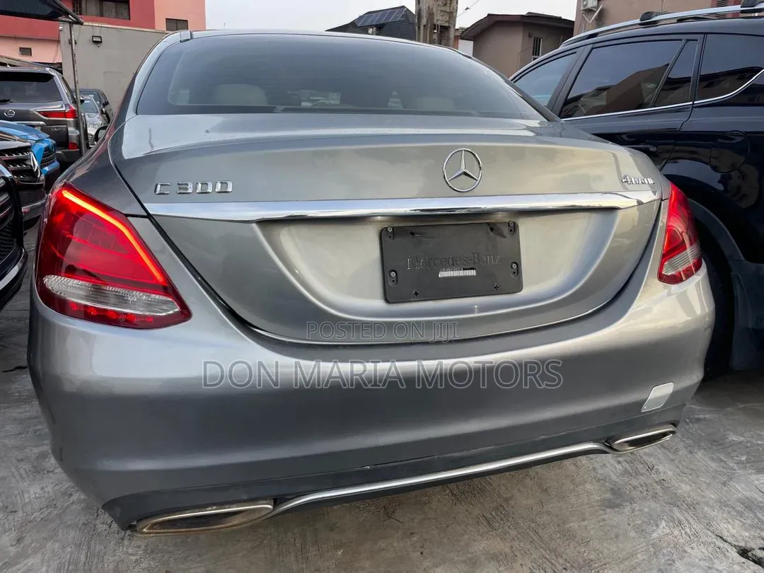 Mercedes-Benz C300 Luxury 4dr AWD 4Matic Sedan (2.0L 4cyl 7A) 2015