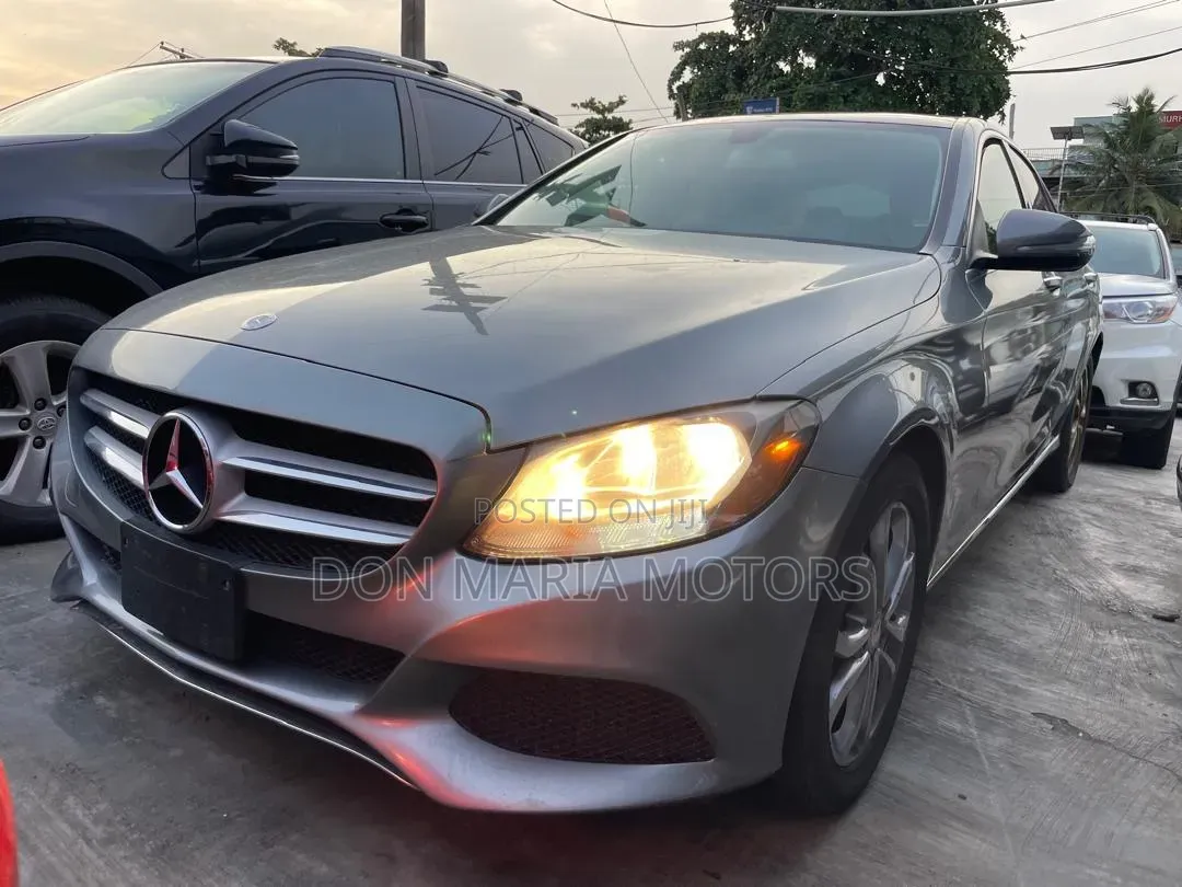 Mercedes-Benz C300 Luxury 4dr AWD 4Matic Sedan (2.0L 4cyl 7A) 2015