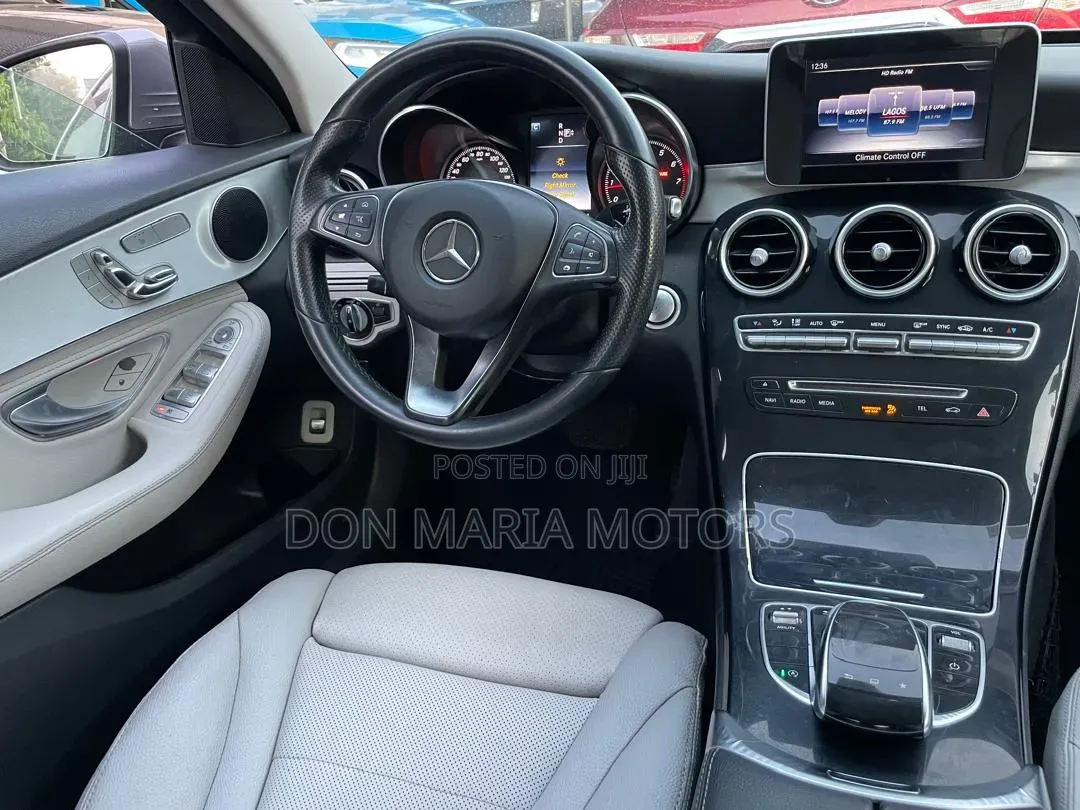 Mercedes-Benz C300 Luxury 4dr AWD 4Matic Sedan (2.0L 4cyl 7A) 2015