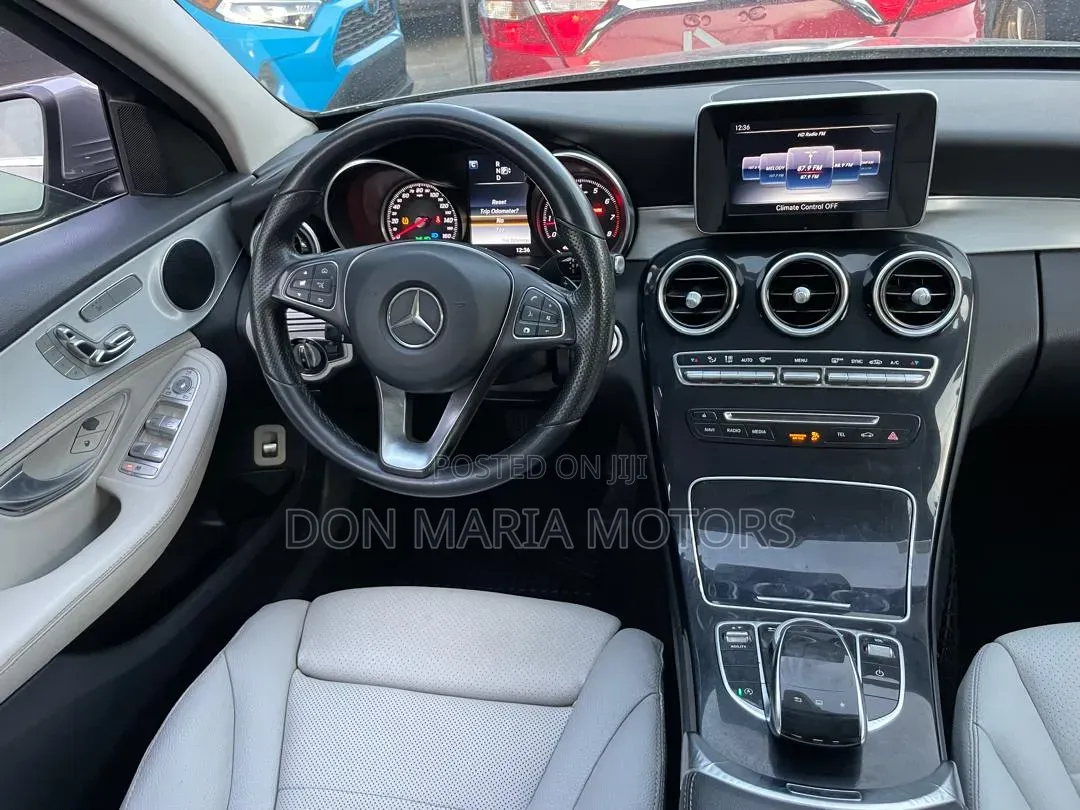 Mercedes-Benz C300 Luxury 4dr AWD 4Matic Sedan (2.0L 4cyl 7A) 2015