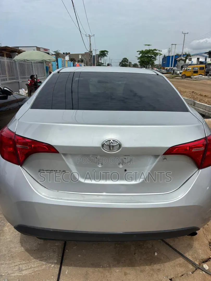 Toyota Corolla L 4dr Sedan (1.8L 4cyl Manual) 2016 Silver