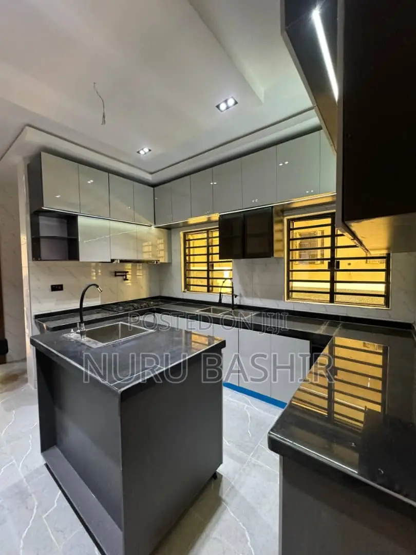 4bdrm Duplex in Carlton Gate Estate, Akobo for sale