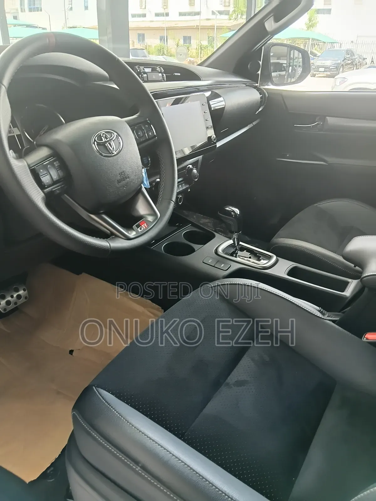 New Toyota Hilux 2025 Black