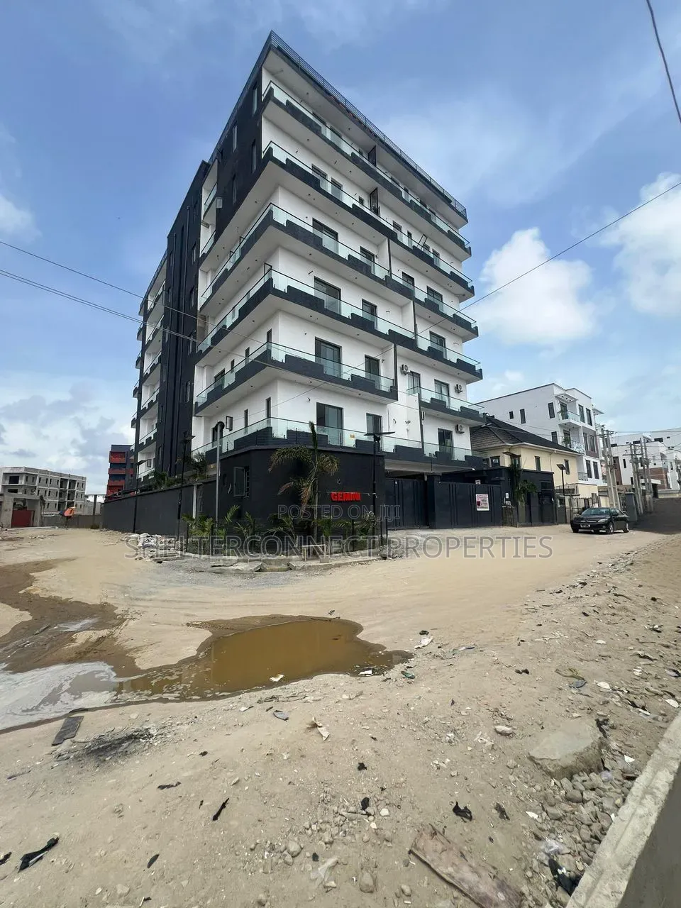 3bdrm Apartment in Lekki Phase 1 for sale